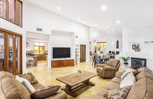 Paradise Point Casa | Modern 5BR Waterfront Escape Balcony & Dock Access