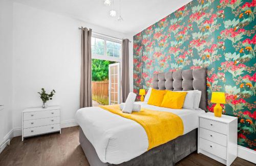 Birmingham Casa | Modern 6-Bedroom Home - Sleeps 12 - Parking - Garden 568P