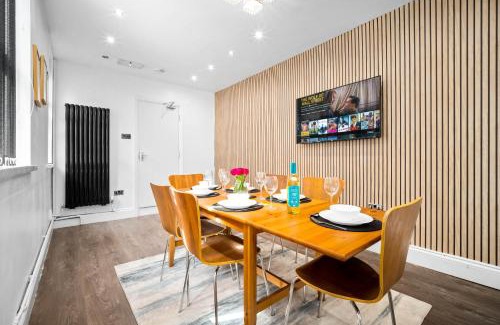 Birmingham Casa | Modern 6-Bedroom Home - Sleeps 12 - Parking - Garden 568P