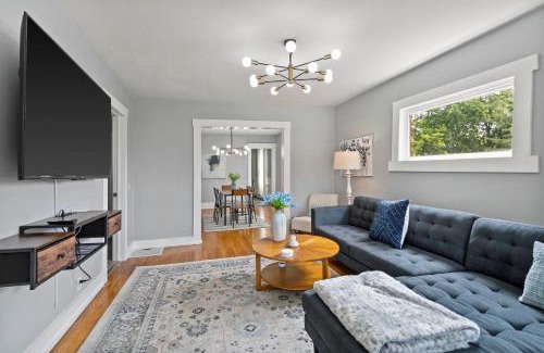 Southside Casa | Modern 6BR Near Syracuse U, Destiny & Zoo Sleeps 18