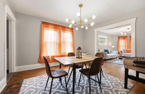 Southside Casa | Modern 6BR Near Syracuse U, Destiny & Zoo Sleeps 18