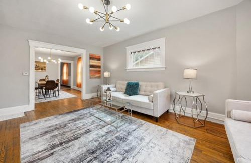 Southside Casa | Modern 6BR Near Syracuse U, Destiny & Zoo Sleeps 18