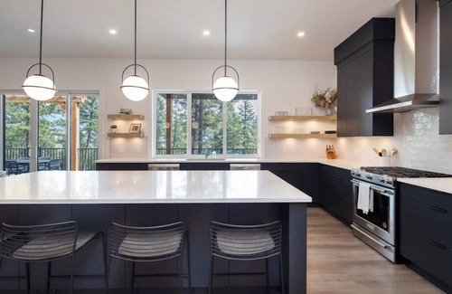 East Kootenay Cabina | Modern, 7 bedroom all-season cabin on Lake Koocanusa