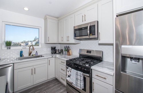 Pacifica Casa | Modern 8 bedroom Duplex -2 units- w/ Ocean Views and over 4,000 sqft!