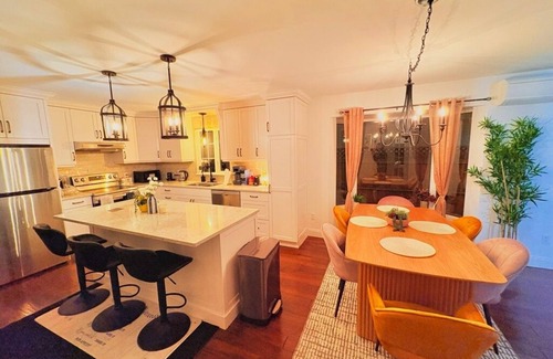 Moncton Casa | Modern 8 Bedroom Entire Home w/Backyard BBQ deck