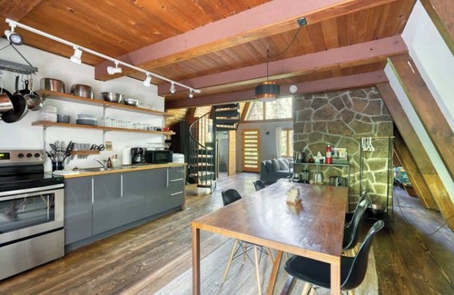 Mount Hood Village Cabina | Modern A-Frame Hot Tub Forest Escape