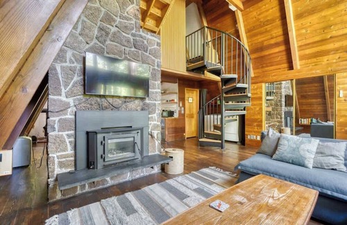 Mount Hood Village Cabina | Modern A-Frame Hot Tub Forest Escape