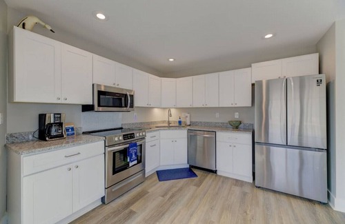 Leesville Casa | ✰ Modern A-Frame Lake House ✰ 4BR on Waterfront