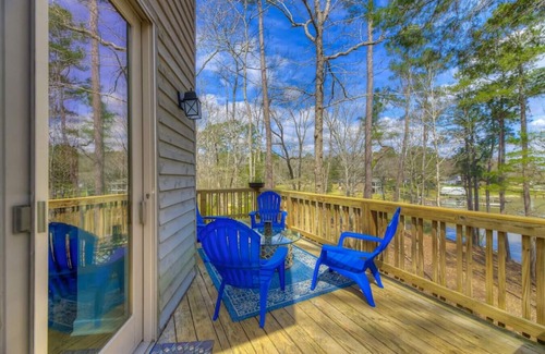 Leesville Casa | ✰ Modern A-Frame Lake House ✰ 4BR on Waterfront