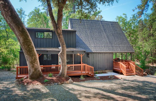 Yosemite Forks Cabina | Modern A-Frame next to a creek, minutes to Bass Lake and close to Yosemite