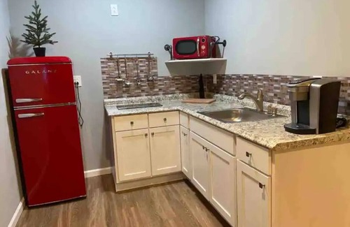 Flowery Branch Apartamento | Modern, access to everything 3 min to lake Lanier.