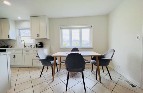 Elk Grove Village Casa | Modern Aesthetic 3br/1.5ba Family Haven w/ Yard