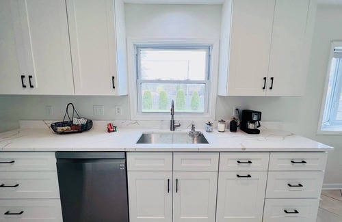 Elk Grove Village Casa | Modern Aesthetic 3br/1.5ba Family Haven w/ Yard