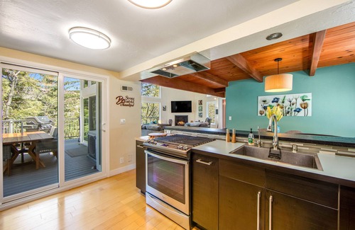 Lake Arrowhead Casa | Modern alpine escape with two decks, grill, private sauna, fireplace