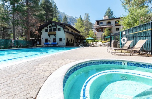 Olympic Valley Hotel | Modern Alpine Getaway with Free Parking & Pool