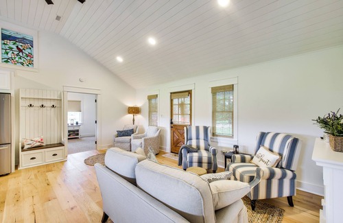 Altavista Casa | Modern Altavista Farmhouse w/ Countryside Views