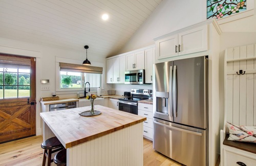 Altavista Casa | Modern Altavista Farmhouse w/ Countryside Views