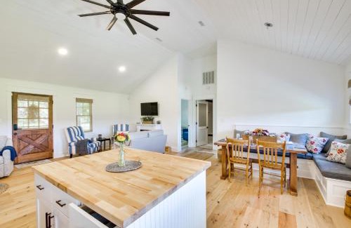Altavista Casa | Modern Altavista Farmhouse with Countryside Views