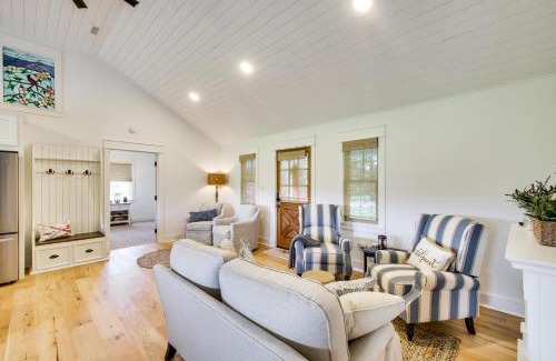Altavista Casa | Modern Altavista Farmhouse with Countryside Views