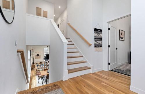 Downtown Casa | Modern Amenities Downtown - Raleigh Craftsman