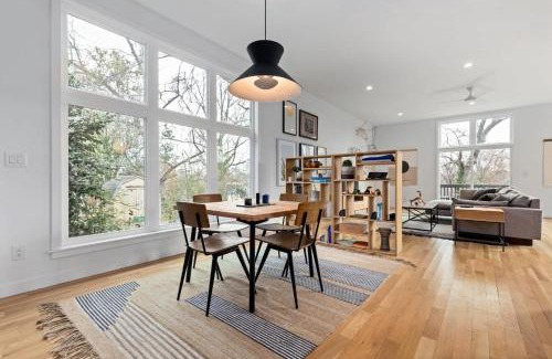 Downtown Casa | Modern Amenities Downtown - Raleigh Craftsman