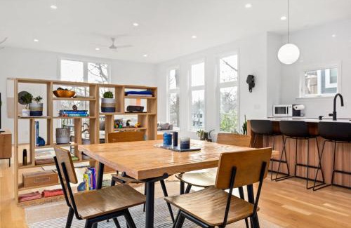 Downtown Casa | Modern Amenities Downtown - Raleigh Craftsman