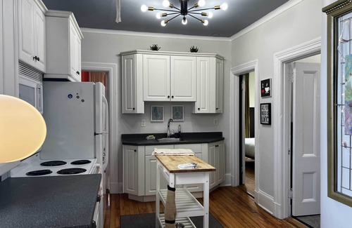 South End Apartamento | Modern Amenities, Historic Charm, 4-Bdrm Retreat