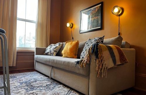 South End Apartamento | Modern Amenities Historic Charm 4-Bdrm Retreat #1 at the Inglis Heritage