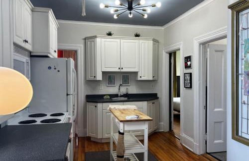 South End Apartamento | Modern Amenities Historic Charm 4-Bdrm Retreat #1 at the Inglis Heritage