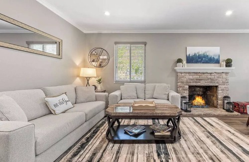 Fair Oaks Casa | Modern American River home in Fair Oaks