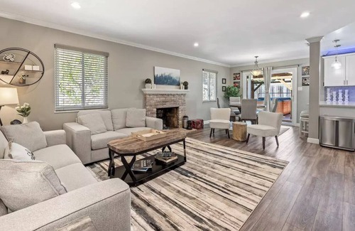 Fair Oaks Casa | Modern American River home in Fair Oaks