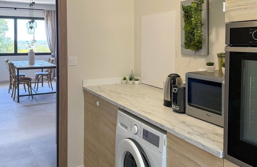Villeneuve-les-Bouloc Apartamento | Modern and Cozy Apartment with Private Pool
