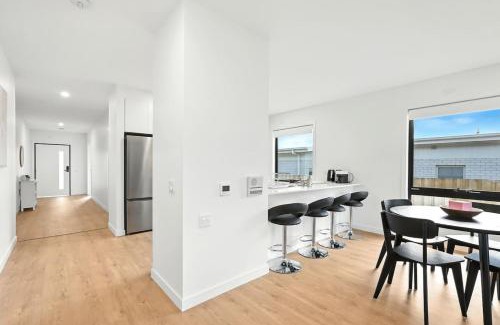 Old Beach Casa | Modern and Accessible, Old Beach