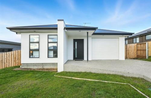 Old Beach Casa | Modern and Accessible, Old Beach
