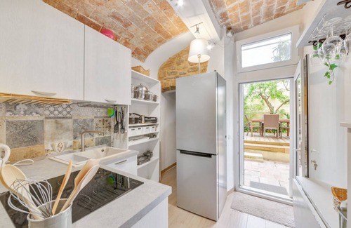 Santo Spirito Apartamento | Oltrarno Bright Apartment with Private Patio