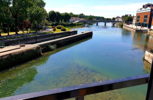Jarnac Apartamento | Apartamento-Moderno-Baño en la habitacion-Vista al rio
