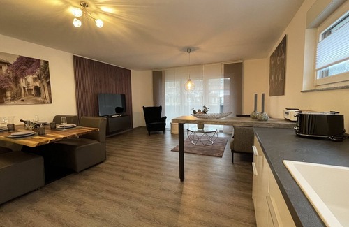Losheim am See Apartamento | Modern and centrally located holiday apartment with a large balcony.