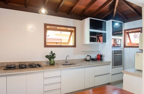 Arraial d'Ajuda Casa | Modern and comfortable beach house with gourmet space 50 m from the beach