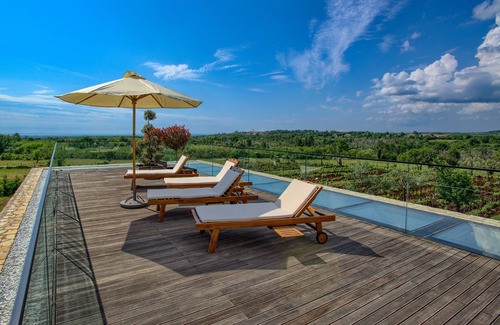 Porec Villa | Villa de diseño moderno y confortable con una impresionante piscina cubierta