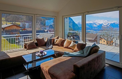 Triesenberg Apartamento | Ático moderno y acogedor de 5 habitaciones con una vista impresionante