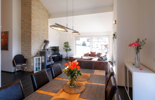 Triesenberg Apartamento | Ático moderno y acogedor de 5 habitaciones con una vista impresionante