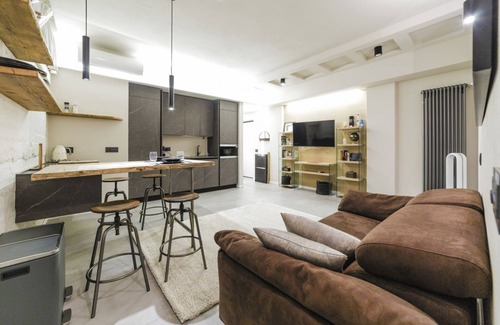 Bullona Apartamento | Modern and cozy 56 sqm apartment, ideal for 2 people, located on the -1 floor of a building (NO lift) in "Bullona" area. The property is located in a strategic area, just a few minutes on foot from “Gerusalemme” and “Domodossola” underground stop