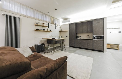 Bullona Apartamento | Modern and cozy 56 sqm apartment, ideal for 2 people, located on the -1 floor of a building (NO lift) in "Bullona" area. The property is located in a strategic area, just a few minutes on foot from “Gerusalemme” and “Domodossola” underground stop
