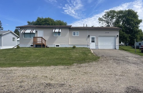 Sandy Lake Casa | Modern and cozy cabin on the edge of beautiful Sandy Lake, Manitoba.