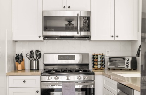 Crown Point Casa | Modern and Cozy in PB with Patio and Firepit