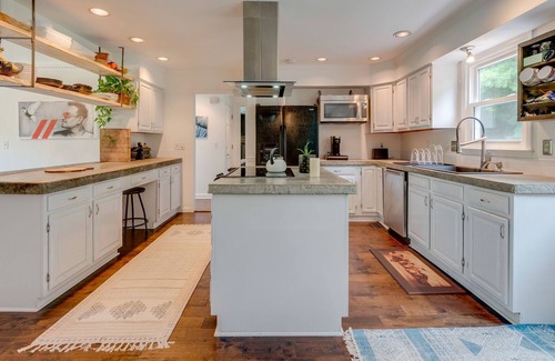 Brentwood Casa | Modern and Eclectic Getaway in Brentwood Tennessee