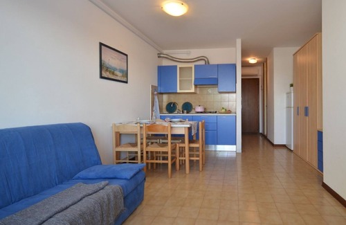 Lignano Sabbiadoro Apartamento | Estancia moderna y encantadora cerca de la playa.