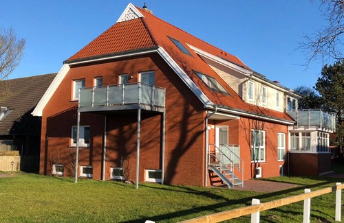 Langeoog Apartamento | Apartamento moderno y bien amueblado en Langeoog con 2 balcones.