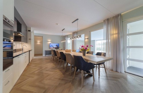 Colijnsplaat Casa | Modern and luxurious holiday home with private indoor swimming pool and wellness