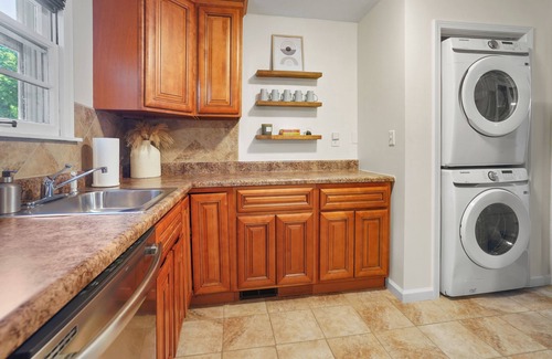 Glencliff Casa | Modern and Musical 1950s Ranch-Sleeps 5